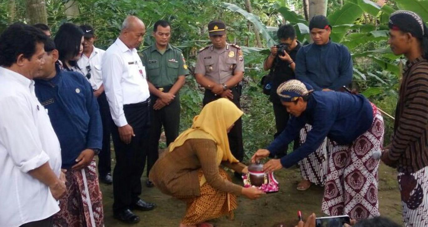 Dukuh Kerto Dampingi Kunjungan Ka Disdikpora DIY Ke Situs Kerto Dalam Rangkaian Gowes Pesona Nusanta